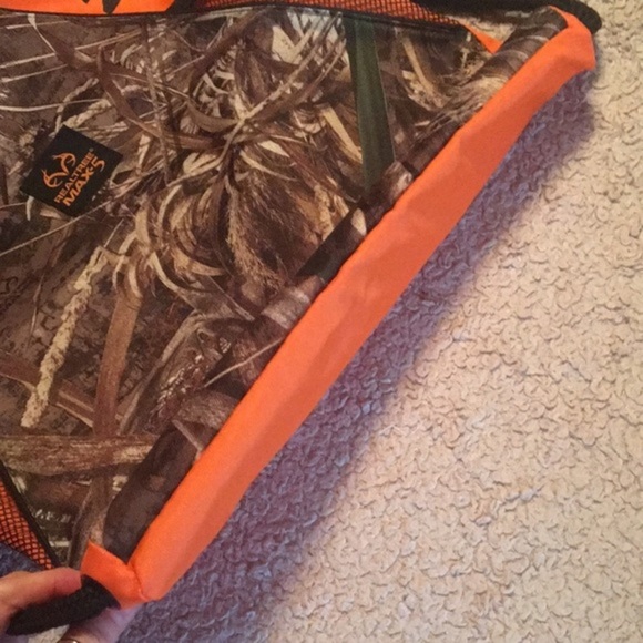 REALTREE camo and orange drawstring cinch sack - Picture 7 of 9